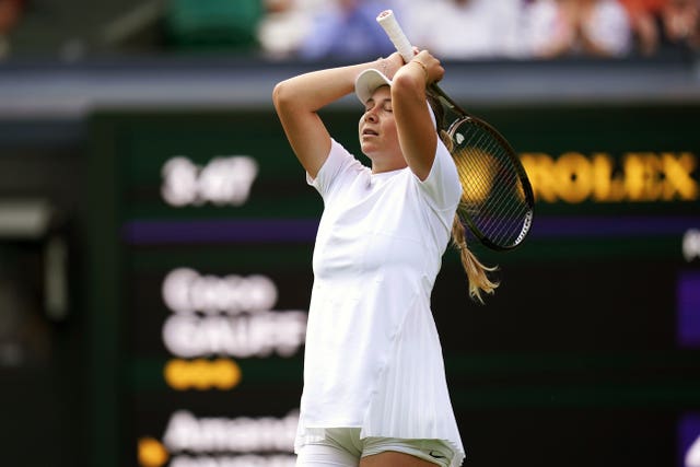 Amanda Anisimova celebrates victory