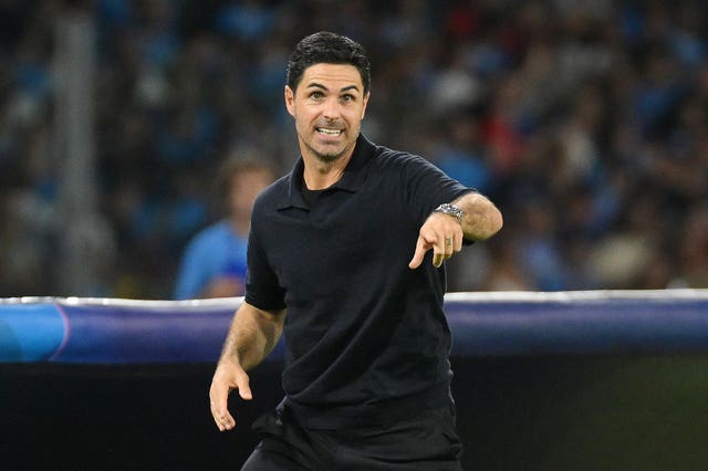 Mikel Arteta gives instructions to his Arsenal team from the touchline