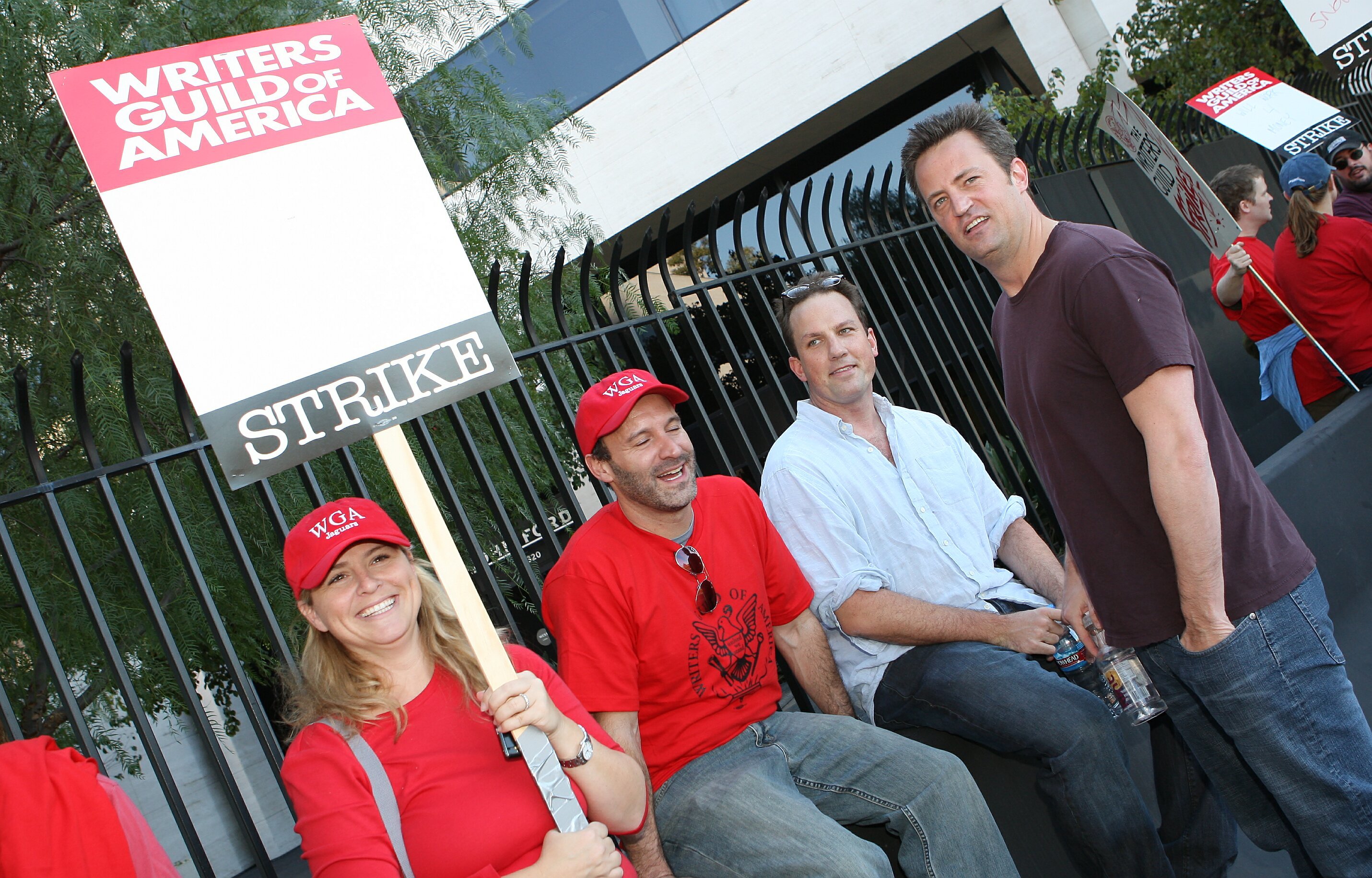 Actor Matthew Perry showed his for writers when they picketed the Universal City Studios in Los Angeles from 2007 to 2008