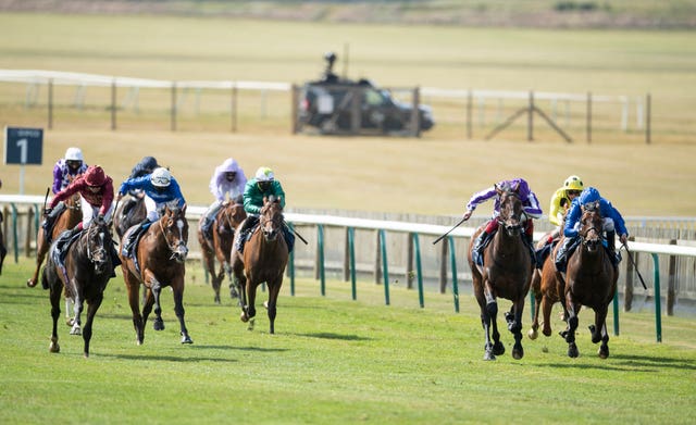 Kameko (left) stuck his neck out for Oisin Murphy in the 2000 Guineas