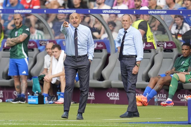 Italy manager Luciano Spalletti and Italy assistant coach Marco Domenichini on the touchline 