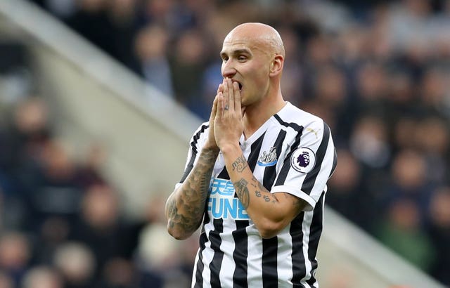 Newcastle United's Jonjo Shelvey had to go off injured 
