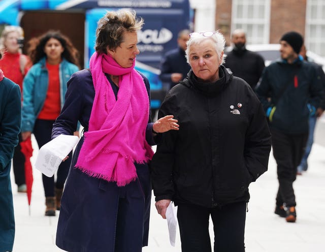 TDs and citizens� groups demand Government action on refugee accommodation in Ireland