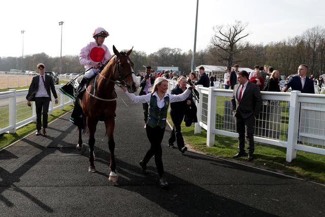Living Legend returns to the winner's enclosure