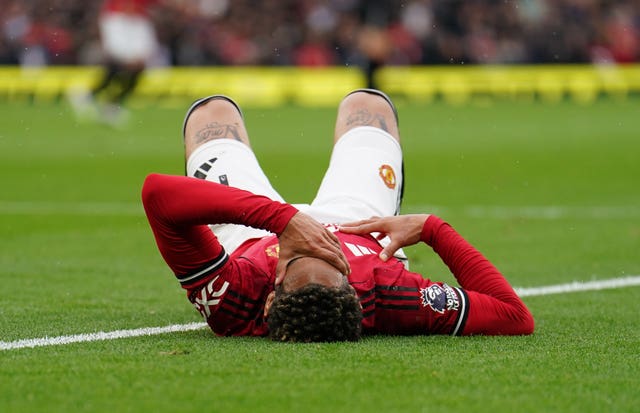 Matheus Cunha pulls up with an injury