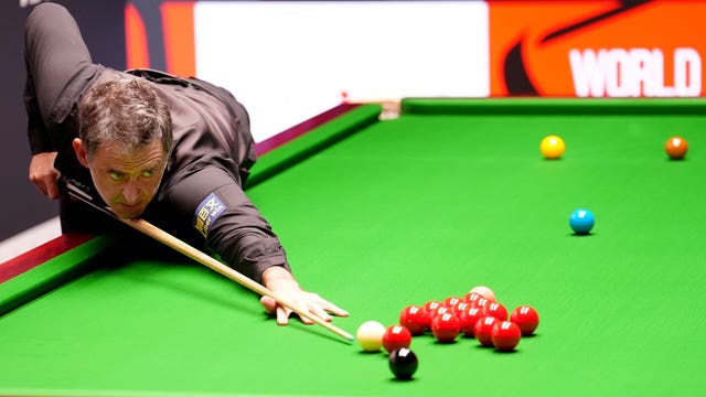 Ronnie O’Sullivan plays a shot at the 2025 World Snooker Championship