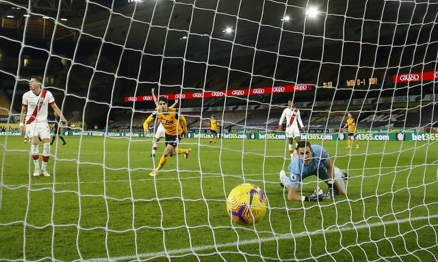 Pedro Neto equalises for Wolves