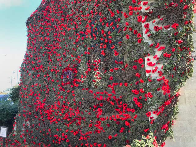 Knitted poppies adorn Sudbury church