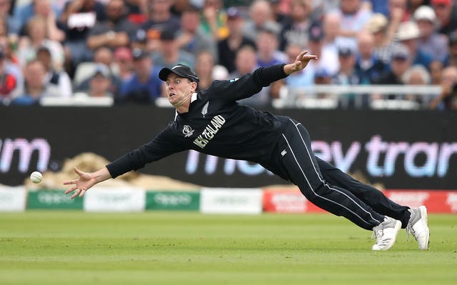 New Zealand’s JP Duminy attempts a catch