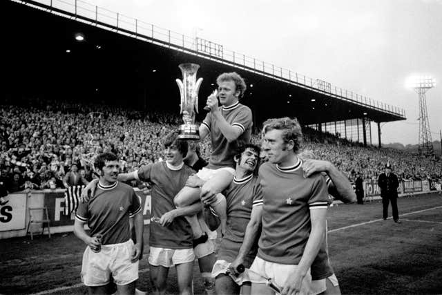 Leeds pay tribute to former midfielder Mick Bates after his death aged 73 PLZ Soccer Leeds pay tribute to former midfielder Mick Bates after his death aged 73 PLZ Soccer