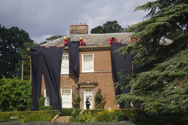 Greenpeace protest at Rishi Sunak house