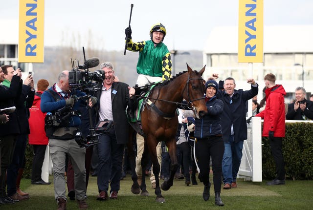 Lisnagar Oscar after winning the Stayers' Hurdle