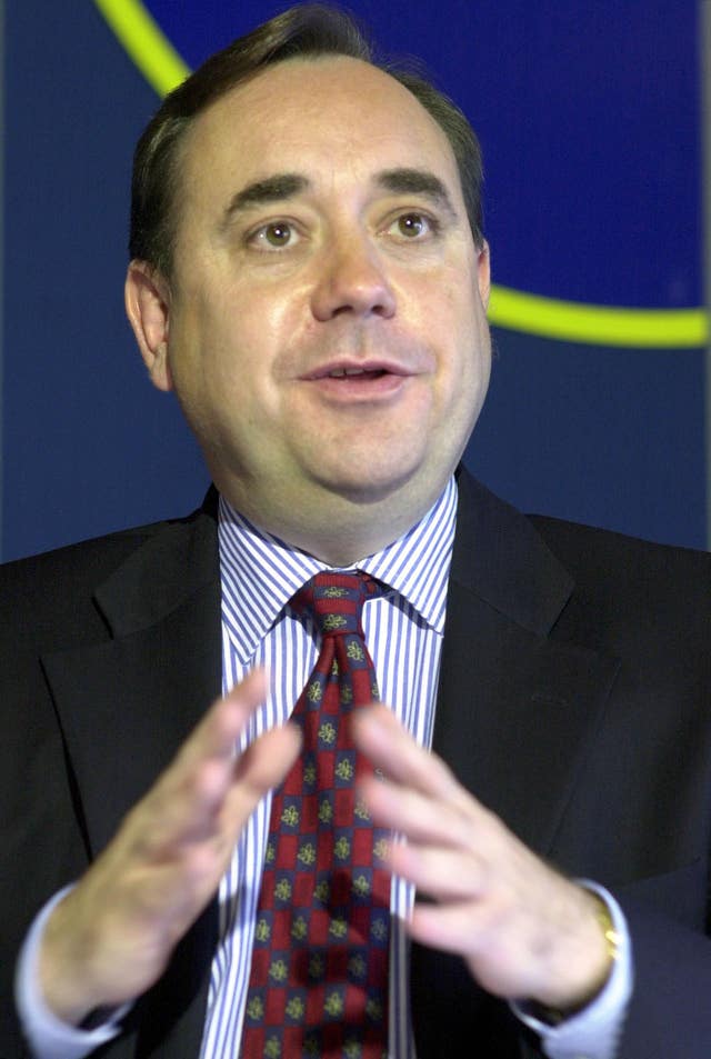 SNP Leader Salmond Steps Down