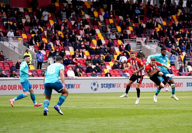 Brentford's Vitaly Janelt scores with an unorthodox finish