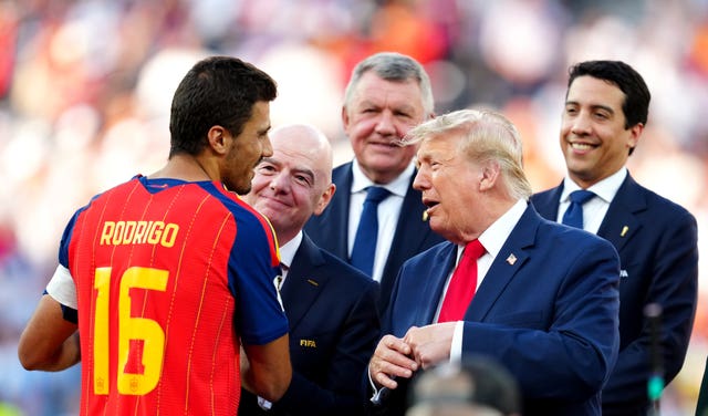 Rodri talks with Donald Trump, President of the United States (right) and FIFA President Gianni Infantino
