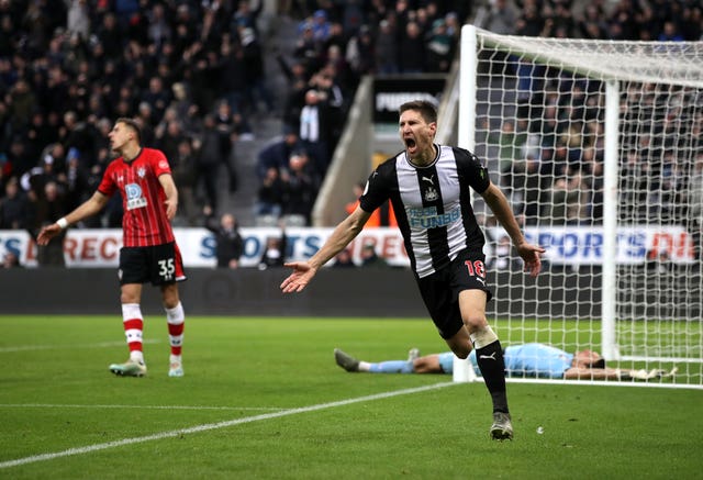 Federico Fernandez celebrates his late winner against Southampton