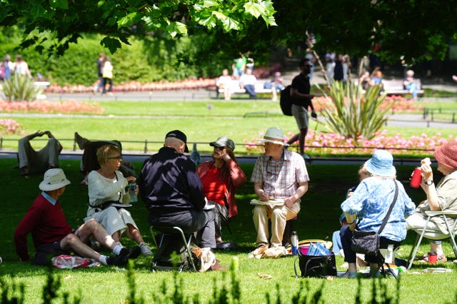 People painting in the shade on St Stephen’s Green, Dublin