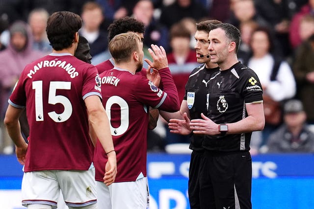 West Ham's Jarrod Bowen and team-mates surround referee Chris Kavanagh