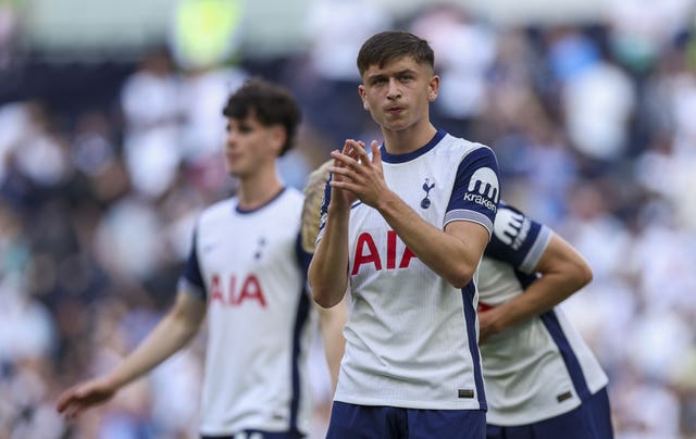 Mikey Moore claps the Tottenham fans after the win over Brentford