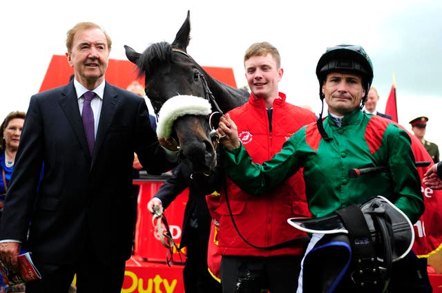 Dermot Weld (left) with Pat Smullen and Harzand after winning the 2006 Irish Derby