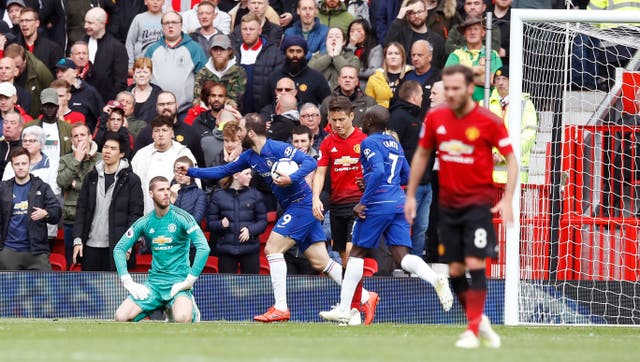 David De Gea (left) sits dejected after Chelsea’s Marcos Alonso equalises