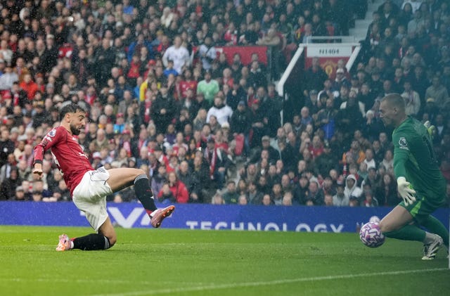 Bruno Fernandes steers home Manchester United's opener