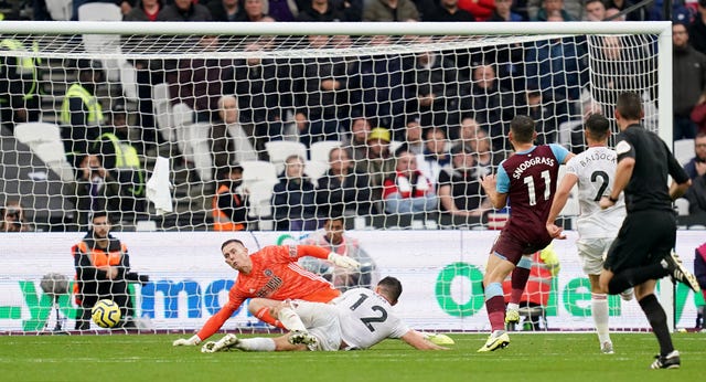 Robert Snodgrass scores West Ham's goal