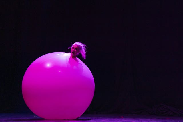 Fringe performer