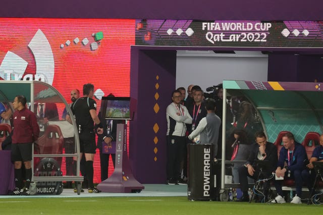 Referee Rafael Clause uses VAR to give Iran a penalty against England