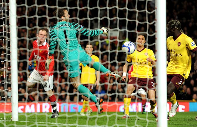 Manchester United's Wayne Rooney (left) scores n the FA Cup tie against Arsenal. (PA)