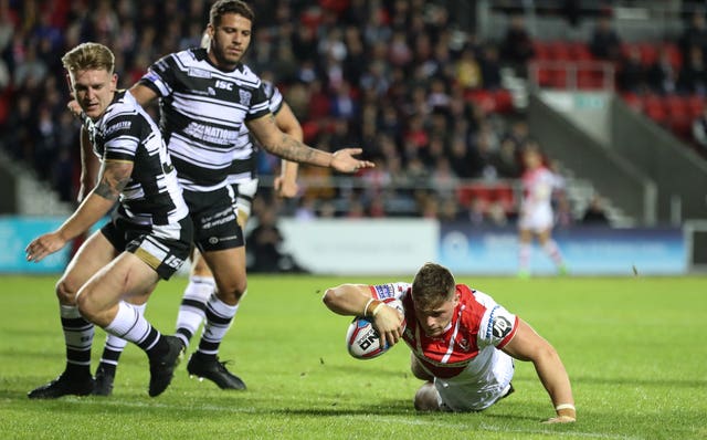 Morgan Knowles goes over for a try