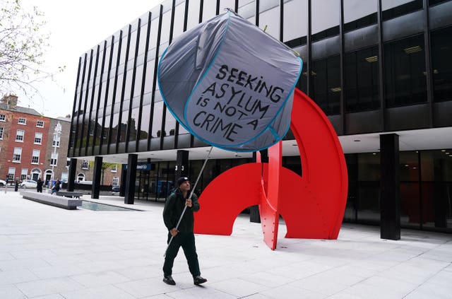 TDs and citizens� groups demand Government action on refugee accommodation in Ireland