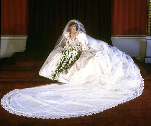 Diana at Buckingham Palace in her wedding dress