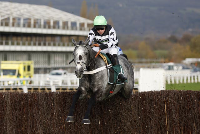 Hyland carries the hopes of Seven Barrows this year
