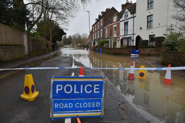 Gloucester Road in Tewkesbury closed due to flooding