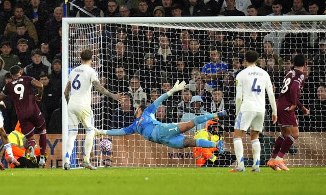 Mateus Fernandes scores