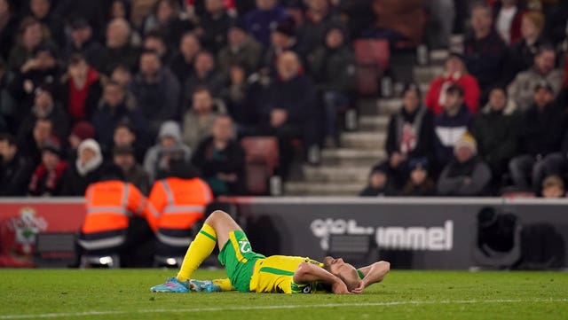 Temmu Pukki lies on the ground