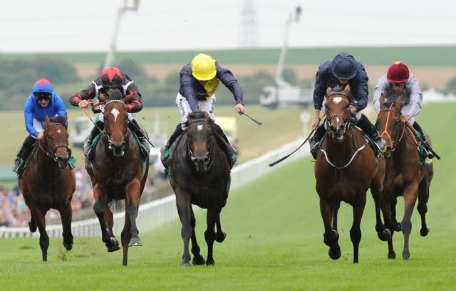 Gustav Klimt (second right) in winning action at Newmarket last season