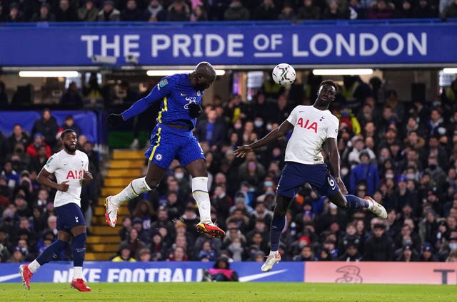 Romelu Lukaku heads wide