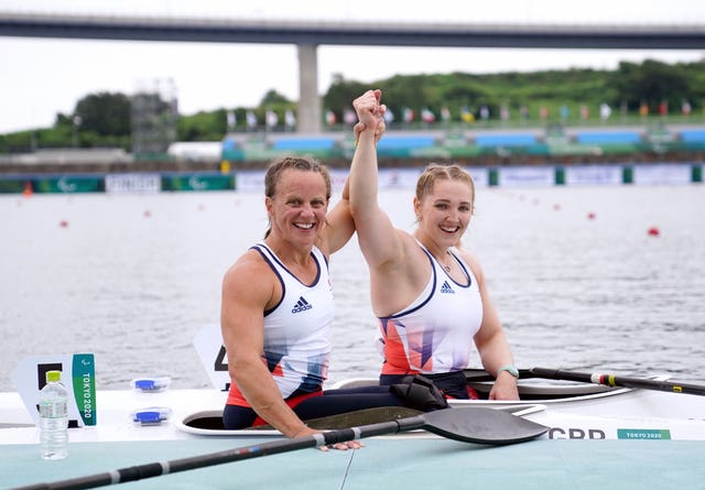 Great Britain's Charlotte Henshaw, right, edged out GB team-mate Emma Wiggs