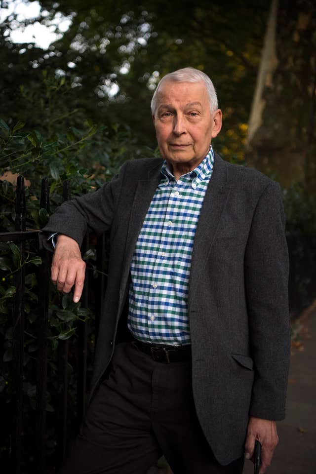 Frank Field resigns Labour whip