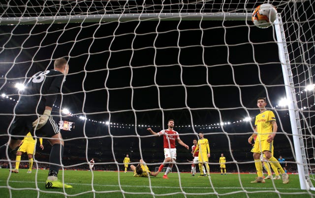 Arsenal ease past BATE to reach Europa League last 16