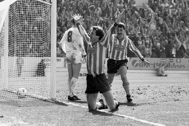 Coventry’s Keith Houchen celebrates with Micky Gynn (right) after scoring against Leeds
