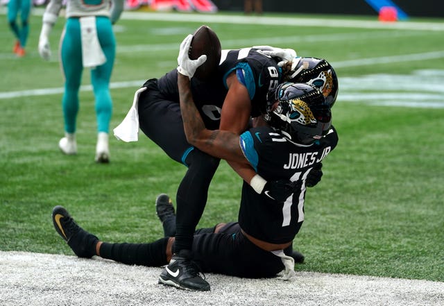 Marvin Jones Jr, right, celebrates his touchdown