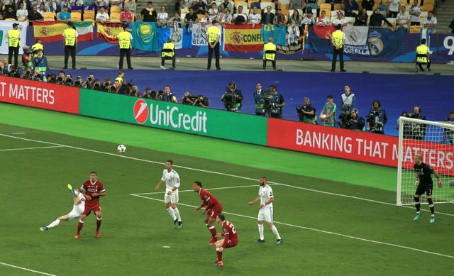 Gareth Bale, left, scores a stunning overhead kick in the Champions League final