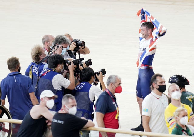 Matt Walls celebrates winning gold in the men's omnium