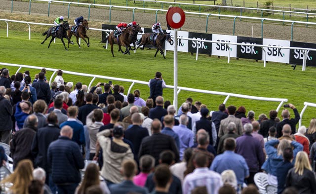 Makinmedoit was a close-up third in the Lingfield Oaks Trial
