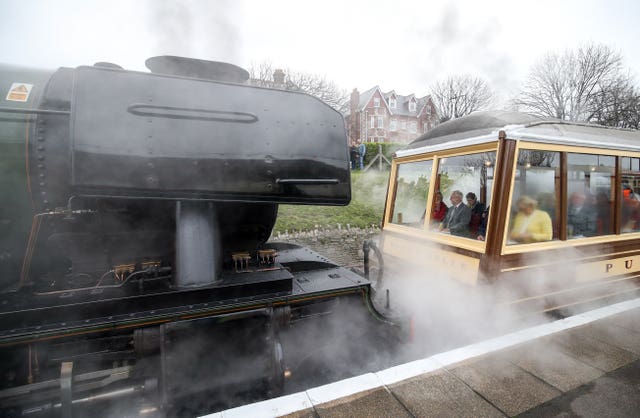 Flying Scotsman couple to carriage