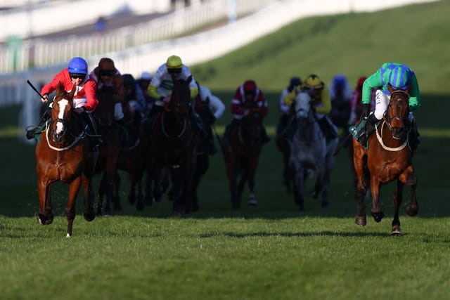 Sir Gerhard (left) winning the Weatherbys Champion Bumper