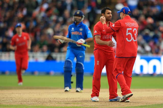 Ravi Bopara, second right, and James Tredwell got England back on track with crucial wickets
